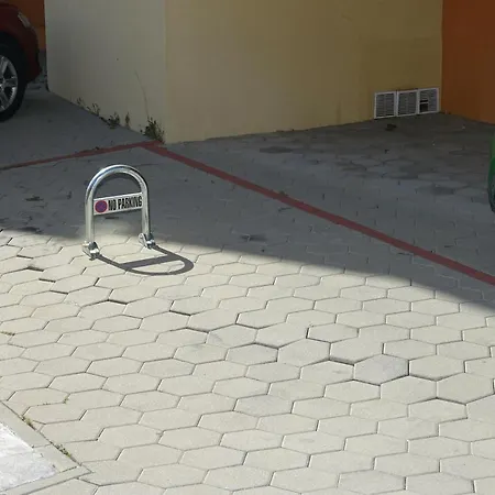 4 * Makarska