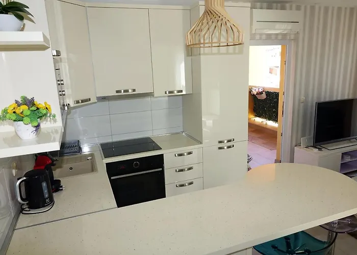 4 Макарська